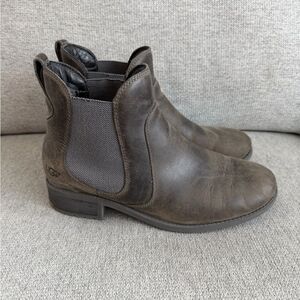 UGG Women’s Bonham Chelsea Boots Slip On Shearling Lined Slate Grey Size 8.5